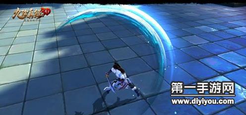 激情四溢：男生扑克牌中欢乐共玩，友情与竞技相融，友谊之火燃烧青春